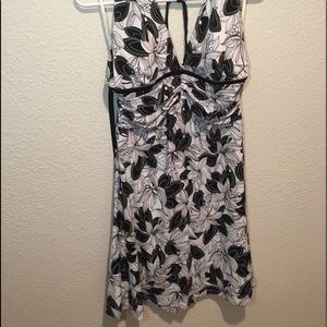 White House Black Market Halter - size 4